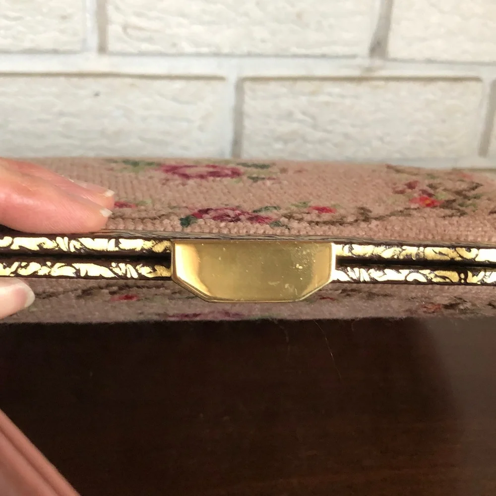 Spectacular 1950s dusty rose floral needlepoint handbag - Picture 8 of 11